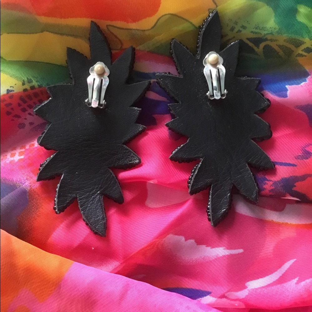 🌸 Vtg 80s Black Beaded Clip Earrings Vintage Beads Beading 80’s 1980’s GUC 🌺 - Picture 8 of 10